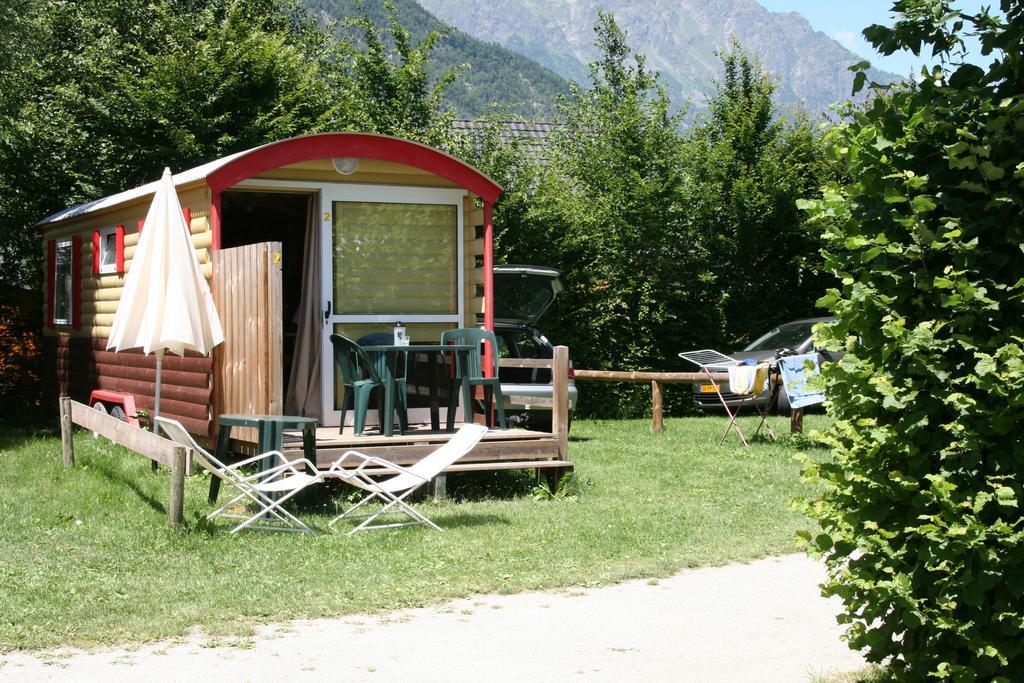 Camping Le Colporteur Otel Le Bourg-dʼOisans Dış mekan fotoğraf