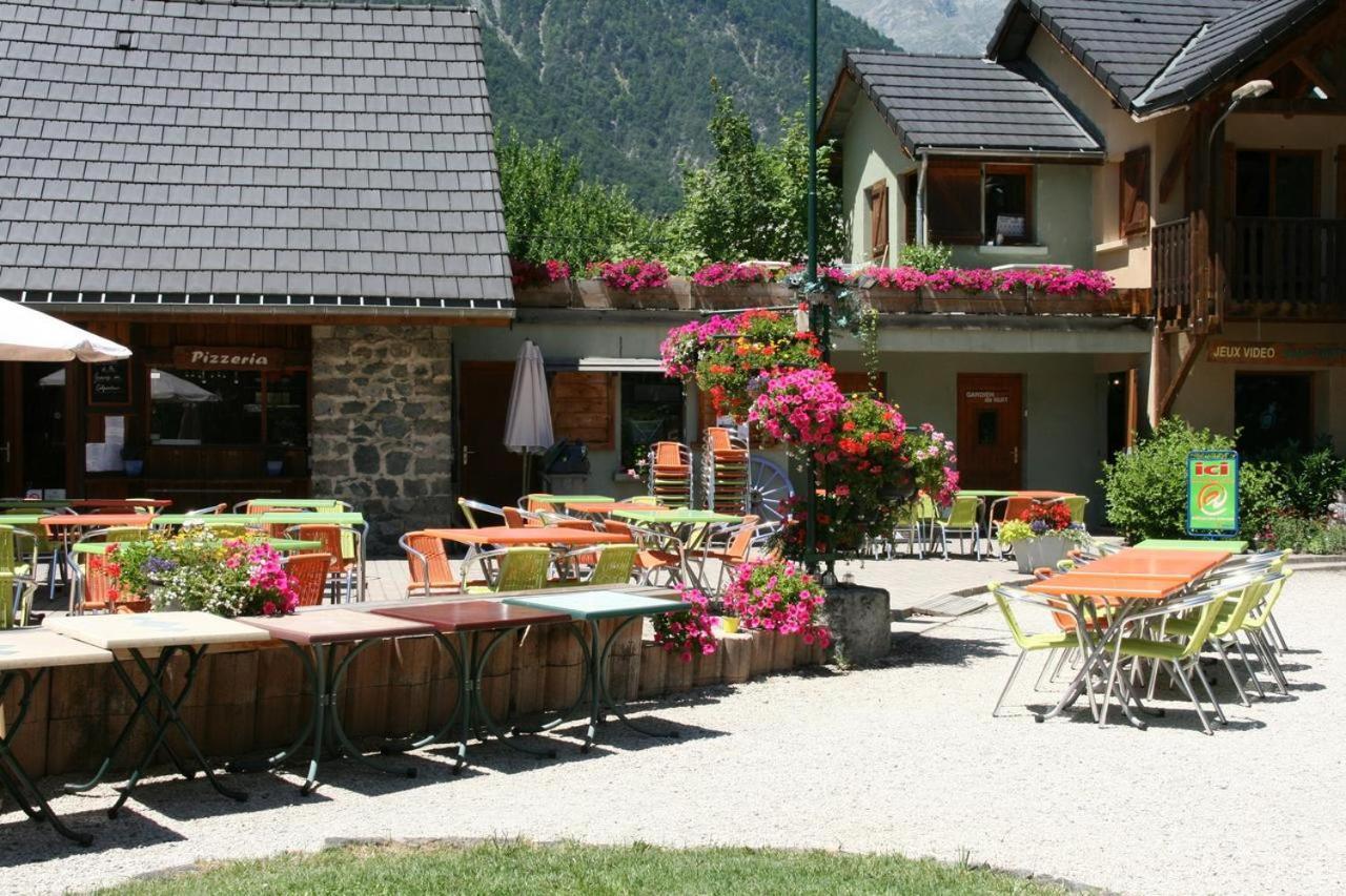 Camping Le Colporteur Otel Le Bourg-dʼOisans Dış mekan fotoğraf